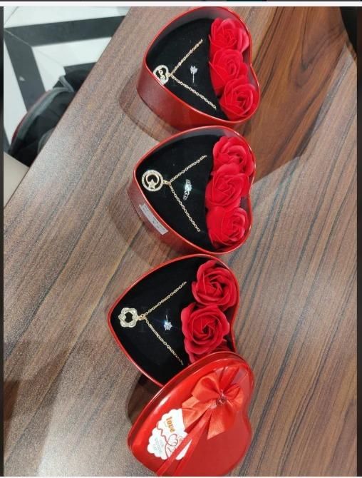 Sparkling Love Adornments – Romantic Jewelry & Flower Heart Box Gift