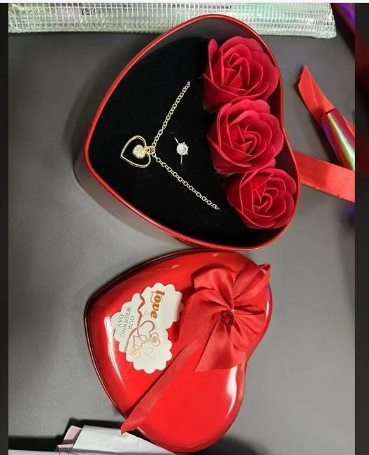 Sparkling Love Adornments – Romantic Jewelry & Flower Heart Box Gift